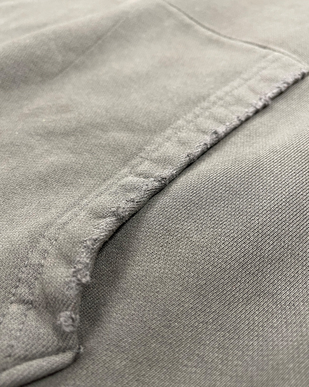 DETAILED VIEW OF DISTRESSED VINTAGE FINISH